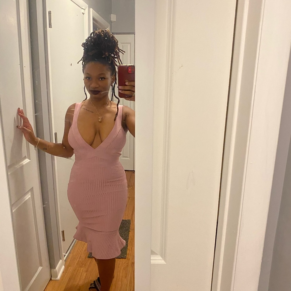 Windsor bodycon dress with fluted bottom.